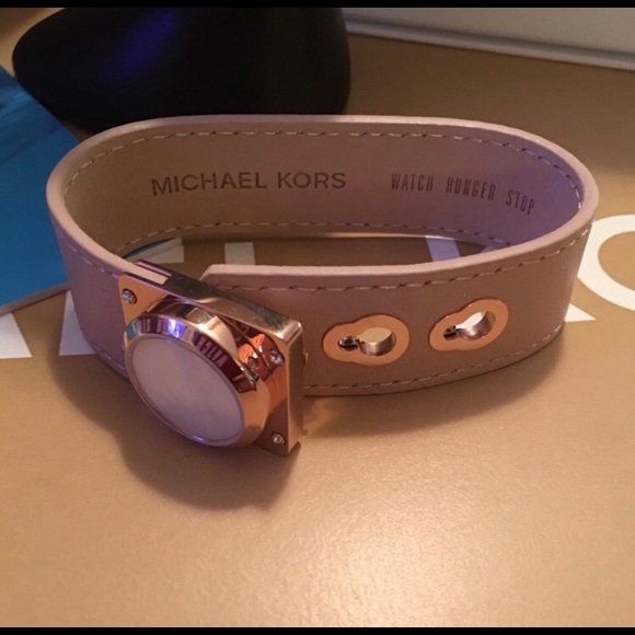 Michael Kors Activity Tracker - Picture 4 of 8